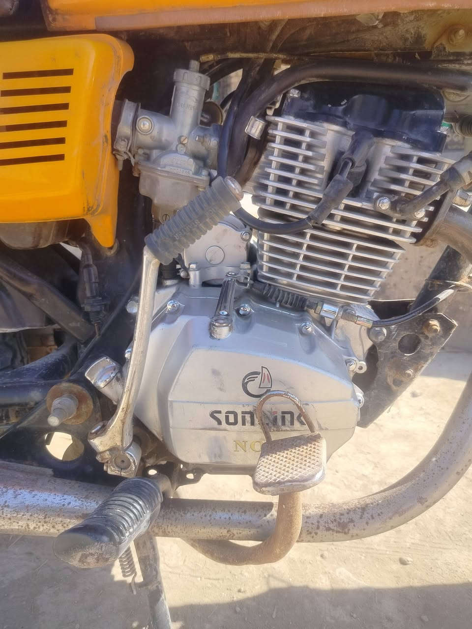 السلام عليكم دراجه للبيع سيفان للبيع موديل 23 اوراق كامله كارتونيه محرك مفتوح ولفات 01فقط  السعر 450وبيهه مجال الموقع القاسم الاتصال ع هاذ الرقم 
‏‪***********‬‏
