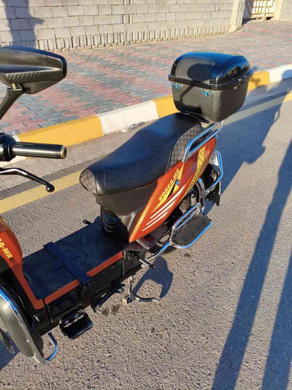 السلام عليكم
دراجه هارلي للبيع الدراجه موديل 25 البطاريات فول عالفحص 6 باتري الدراجه ماناقصها اي شي 
المواصفات 
بصمه تشغيل عن بعد 
تشغيل كارت 
السعر 600بي مجال للطيبين 
للاستفسار على الرقم ***********
