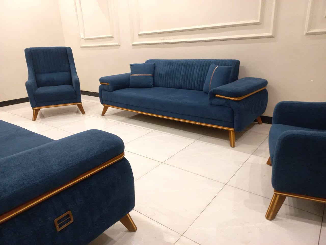 تخم تركي 8 مقاعد مودرن نضام سرير يدات سلايت سفج بولستر طبي دير فريم ارجل زان نضيف جدا  مبي اي ضرر اخو جديد سعر... 600 وبي مجال بسيط


**إذا كنت صاحب هذا الإعلان وتريد حذفه لأي سبب، رجاءا أرسل رسالة إلى الدعم الفني**