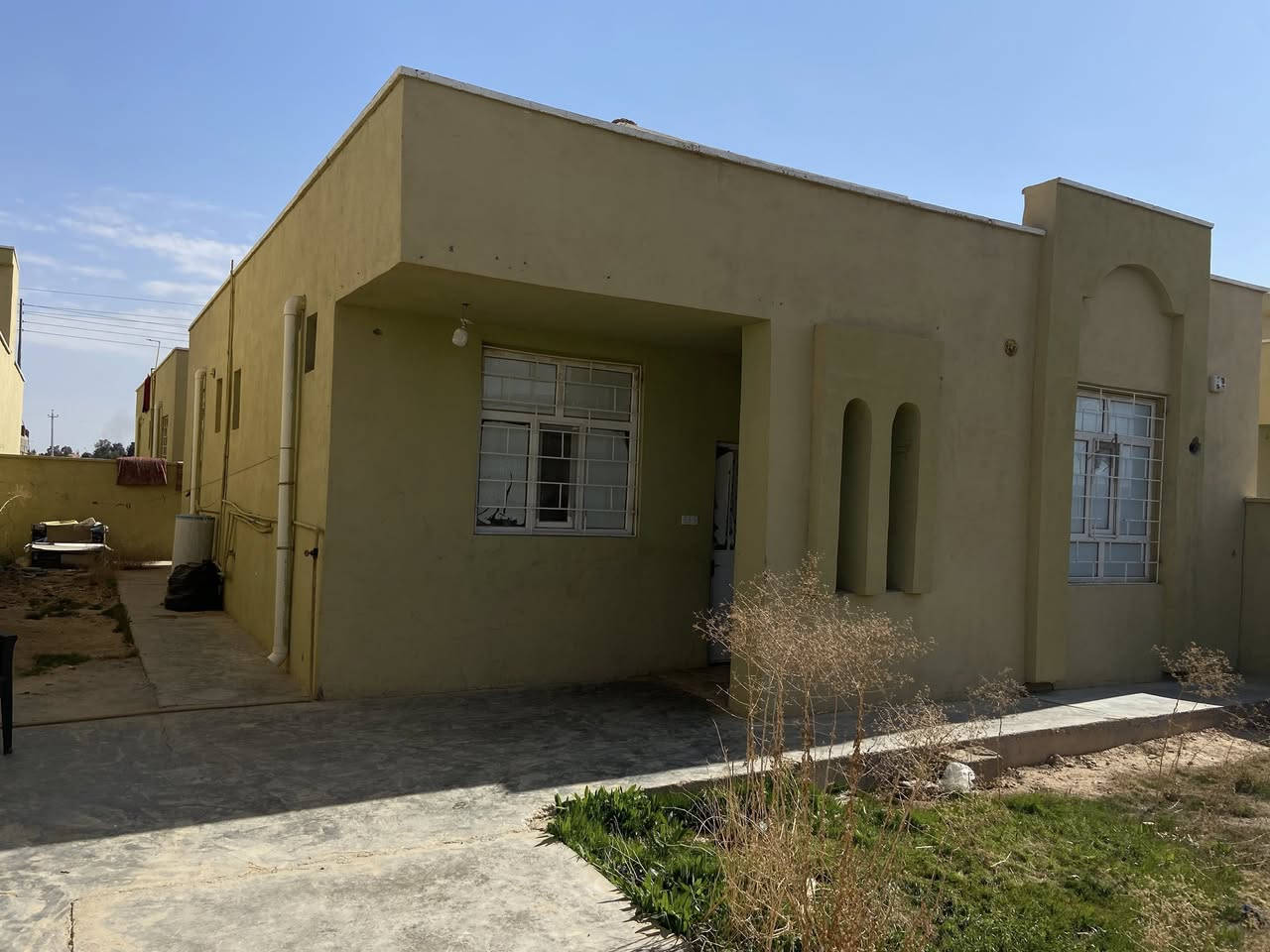 للبيع بيت في دور واطئة الكلفة بالقرب من مركز شرطة الحقلانية
مكون من استقبال 
ومطبخ 
وغرفتين 
وصحيات داخلية 
وبيتونة 
وحديقة 
بيت جديد كامل مكمل تسكن بدون متتعب عالبيت 
للإستفسار الايصال على الرقم التالي 
***********
