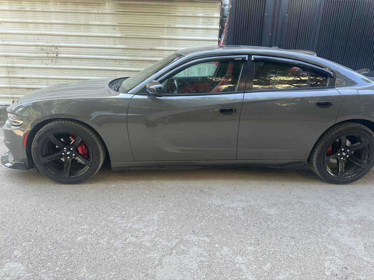 جارجر ٢٠١٧ sxt
6 سلندر مكينه ٣٦٠٠
فول مواصفات 

سلايد
جلد 
شاشه كبيره 
كاميرا دواره
ويل 20

حادث جدا بسيط
بنيد محدث جيتي

ماشيه 61 ميل

 والسونار مرفقه 

السعر 203

مكان السياره بغداد الدوره للتواصل واتساب واتصال ***********
