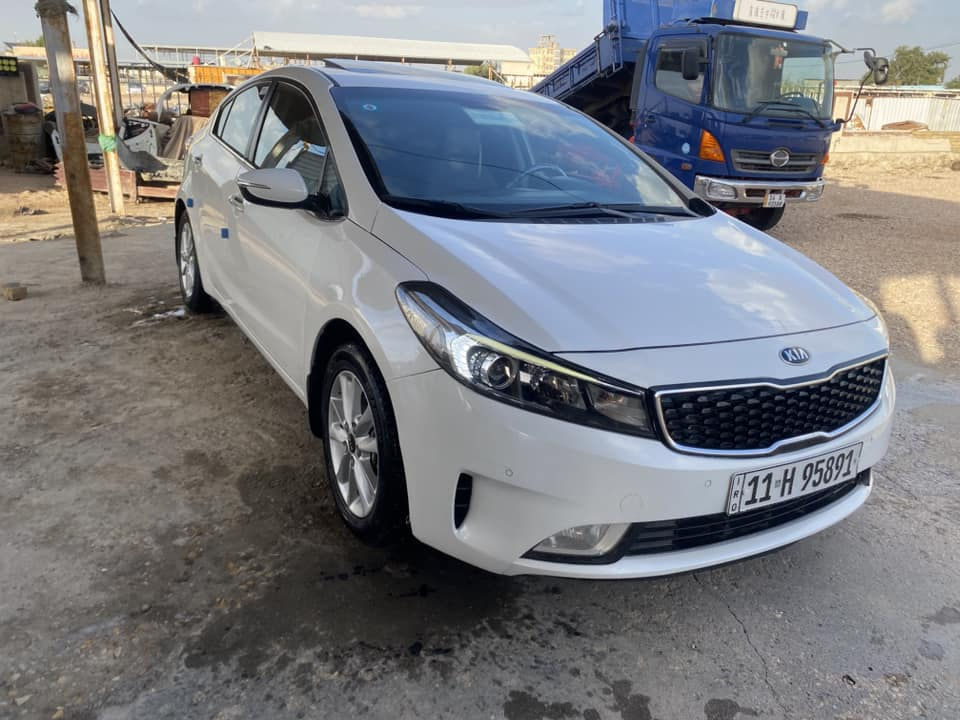 لببيع سيراتو 2017 خليجي 
فول موصفات 1/1 بصمه فتحه لد امامي خلفي نهاري تبريد قطعتين حساس امامي خلفي تحكم شاشه كامره فول 
سياره بيه صبغ جاملغ امامي وبارد بالباب بسيط والباقي مكفول سياره جديده وجاهزه ماشيه 100 الف رقم بغداد الدولي مشروع وطني سنويه ل30 مكينه كير حداديه تخم تاير تبريد كله شرط السعر 134 وبي مجال 
***********
مكان السياره السماوه
