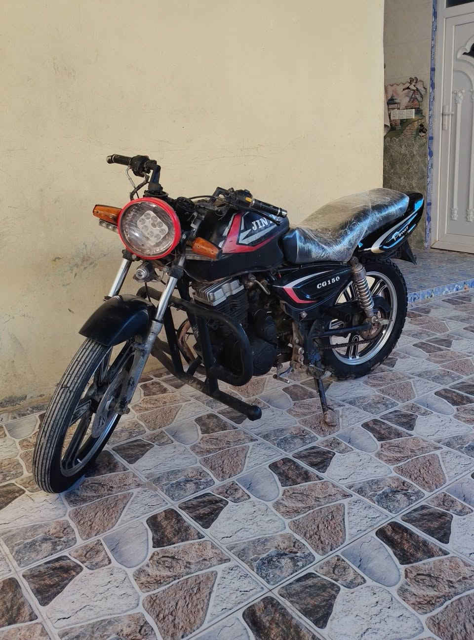 دراجة باندا 2013 أوراق كامله للبيع السعر 325 وبيها مجال
نقصها كهربائيات المكان ديالى شهربان ***********
