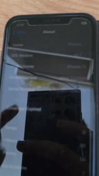 ايفون ١١ عادي مستعمل بدون ملحقات ٦٤ كيكا بطارية ٨٧٪  ساعة ابل وتش جديد...