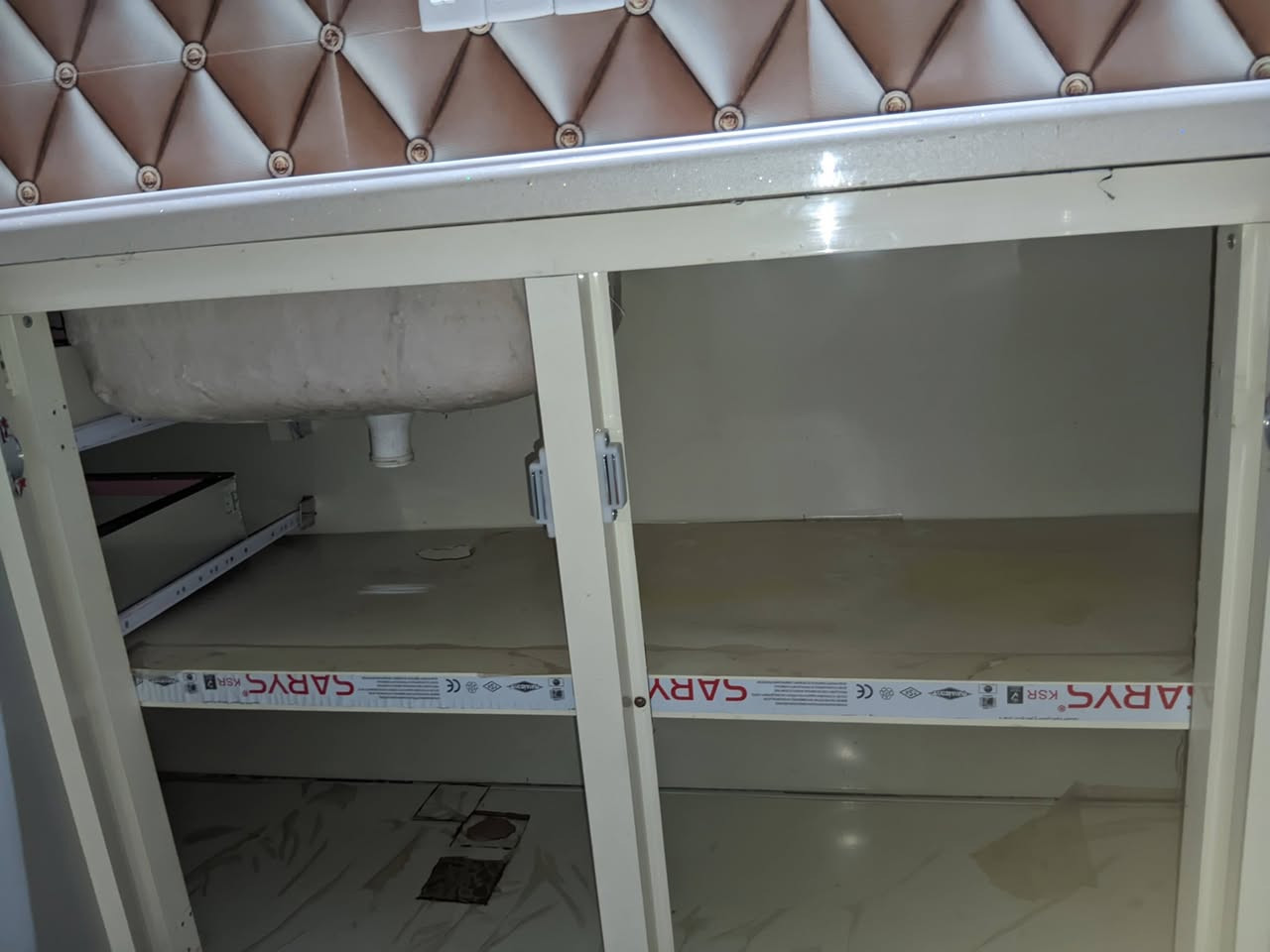 كاونتر مطبخ أبيض مرتب للبيع، نظيف وما بيه شي. يجي وياه حوض وسنج، وبيه أدراج ومخازن جوه تكفي غراض المطبخ. ادفع سعرك 
عنواني موصل جانب الأيسر


**إذا كنت صاحب هذا الإعلان وتريد حذفه لأي سبب، رجاءا أرسل رسالة إلى الدعم الفني**