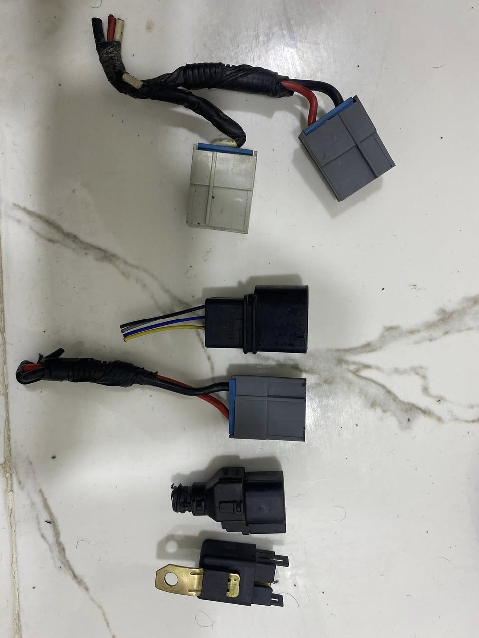 السلام علبكم
متوفرة فييش كيا سبكترا وكذلك موجودة طفيرة كيا سبكترا ٢٠٠٨ ( ملاحظة الظفيرة ابيعها فحم ) 
متواجد على الخاص


**إذا كنت صاحب هذا الإعلان وتريد حذفه لأي سبب، رجاءا أرسل رسالة إلى الدعم الفني**