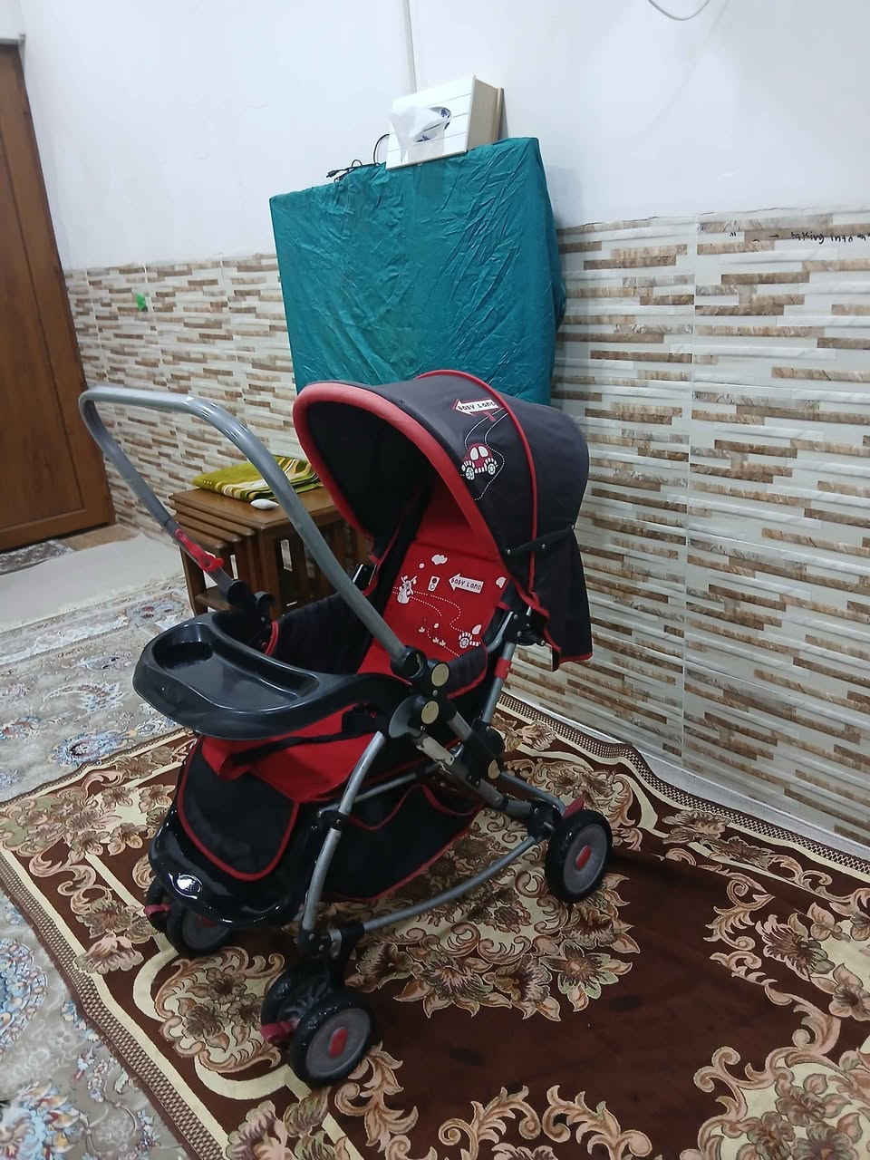 عارەبانەی مناڵ ئەوروپی حەجم گەورەیە زۆر تۆکمەیە ، دەسکەکەی یەتە پێشەوە ڕوت لەمناڵەکەبێت ، کورسیەکەی پاڵ ئەخرێ بۆخەون و تەواو تەختەکرێ ئەتوانی لەتازە لەدایک بوەوە مناڵێ تێبکەی ، ژێری پێوەیە بۆت هەڵگرتن ، قایشی بەستنەوەی هەیە ، بچوک ئەکرێتەوە بۆناوسەیارە 
سعریشی زۆر گونجاوەو قفڵی 30 هەزارە بێمعامەلە 
سلێمانیم، گەیاندن هەیە*********** السليمانية, العراق
