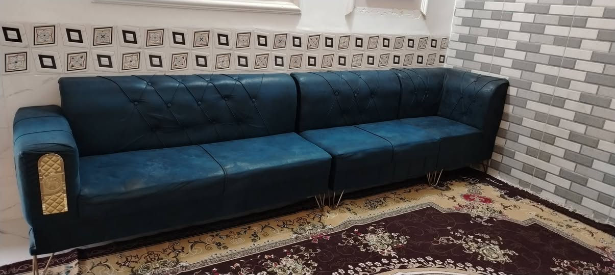 ديوان للبيع كلش نظيف المكان ديوانيه السعر٣٠٠ ***********
