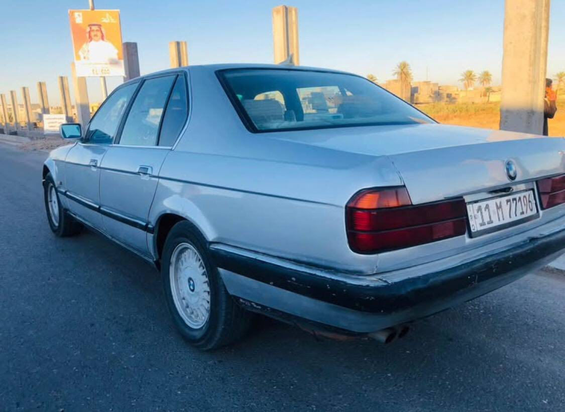 BMW
لون سلفر
موديل 1992 
محرك 6سلندر. 3.5
بدون ضربه صبغ عام للجمالية فقط
رقم بغداد جديد سنوية للـ 2027 باسمي تحويل مباشر
صدر مشتغله جديد 
تخم تاير نص عمره
محرك مكفول 
گير گصه  شاده جديد
كهربائيات كله شغاله 
تبريد شغال تاسيس جديد وكمبريسر جديد
للاستفسار التواصل واتساب واتصال
***********
