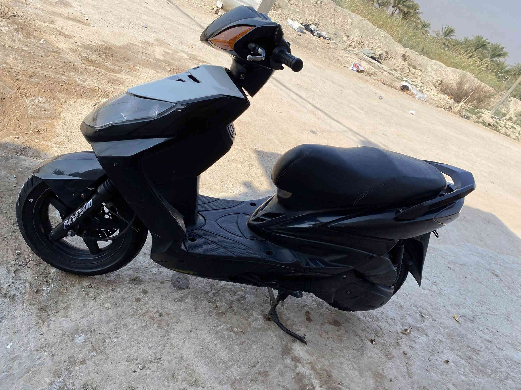 السلام عليكم شباب دراجة سكنس فحل رياضي للبيع وشوفت عينكم نضيفه كلش مال جناي بانزين محسن نوزل خطين للبيع  احتاجيت فلوس خير من الله كامل من كلشي :سعرها  مليون 400وبيها مجال 
العنوان :البصرة  قضاء الدير 
الرقم ***********
