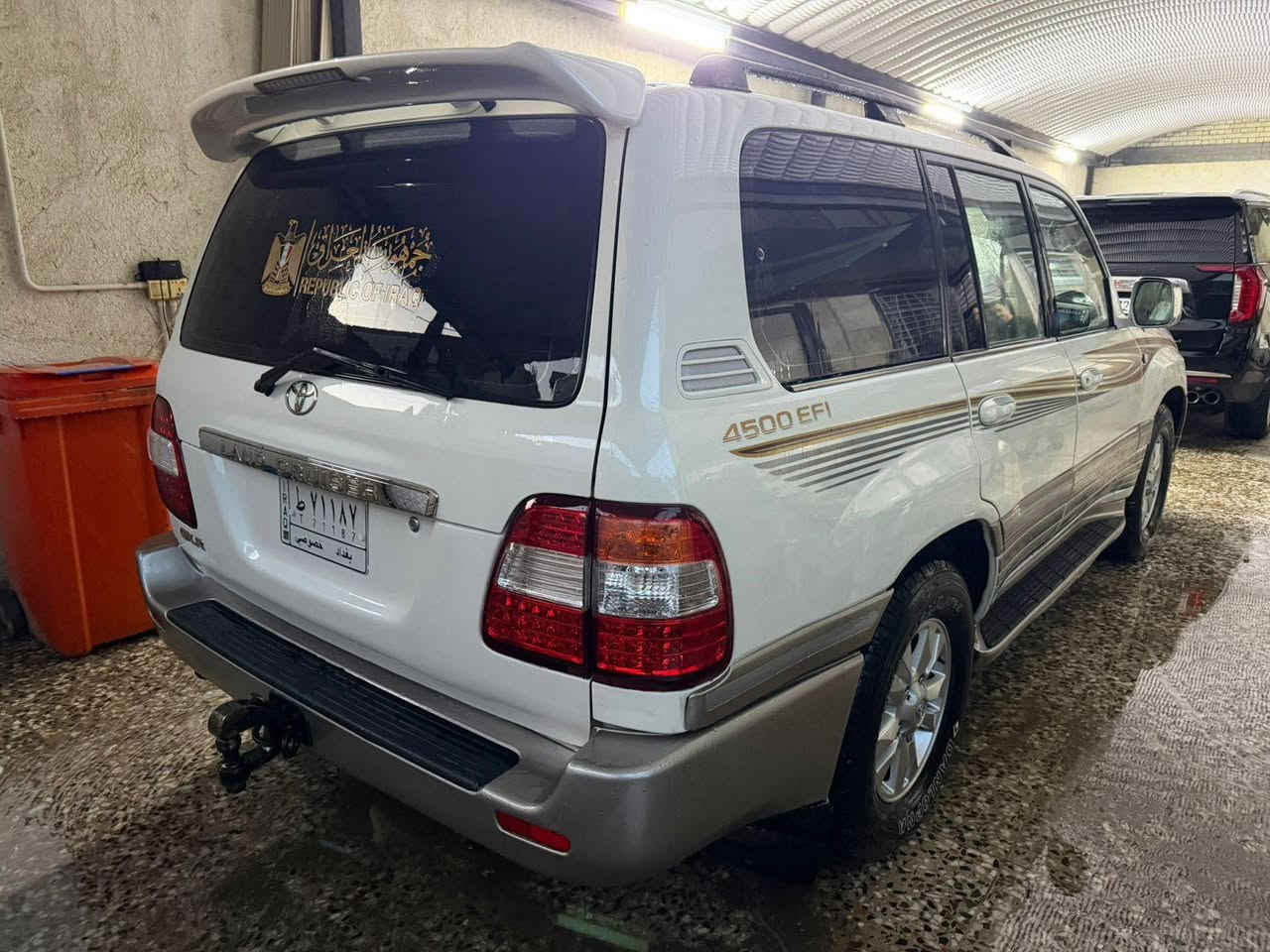 سلام عليكم لاندكروز موديل 2000 ماشية 400 فول الفول مواصفات دبي نظيفة جدا غرفة بالكارتون متصرف عليها دينار واحد كير مكينه تبريد كفالة صبغ حزام من الامارات بدون اي دواخل او فتح قمارة بنيد مكفول موقع السيارة بغداد السعر 165 للاستفسار ***********
