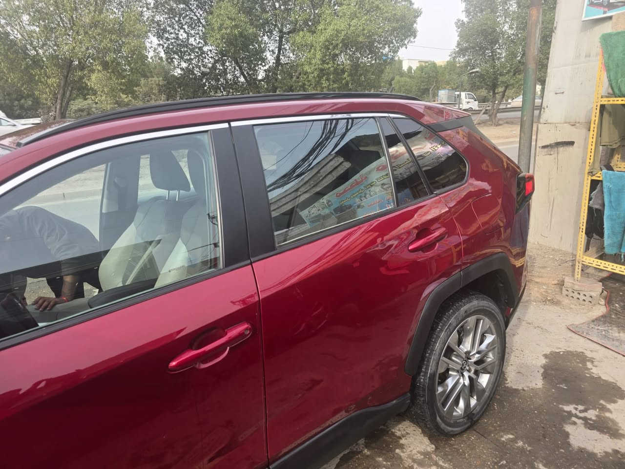 سلام عليكم 
للبيع الحلال
راف فور xle prem
ممشى62الف
حادثها:تبديل باب خلف سايق اصلي نفس لون 
وبنيد اصلي مصبوغ
وجاملغ الايمن على كد شبر يعني قطعه وشويه لان النفس لون متنحسب بيها بارد اصبعين
فول مواصفات مكاني دوره 
3وضعيات قياده لون مميز 
بدون رقم سياره منفيست باسمي
***********
