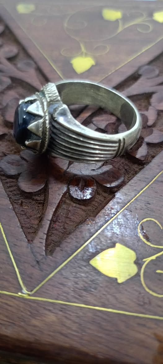 للتواصل واتساب ***********
