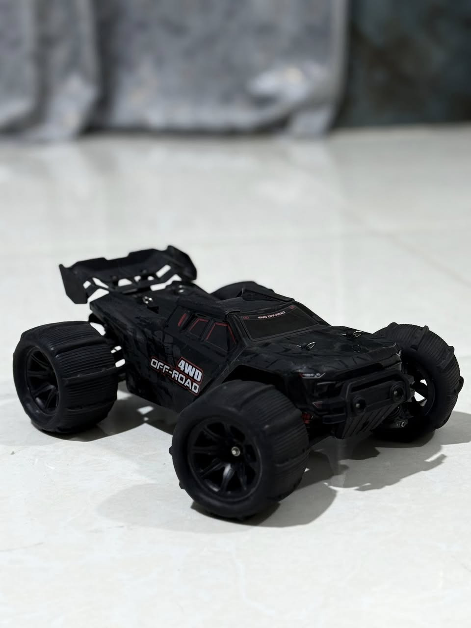 السلام عليكم
سيارة احترافيه هايبر كو غنية عن التعريف مستخدمة 
على وضعه البلادي ممبدل بيه شي بدون كارتونة ملحقاته  ( كتلوك الشركة /تخم تاير ترابي / شاحنة /مفك نتات ) فقط ذني سعره 100 قفل قفل قفل مع احترامي للناس الطيبة الفكريات و يدور مال موتة خل يعبر المنشور للتواصل *********** توصيل متوفر
