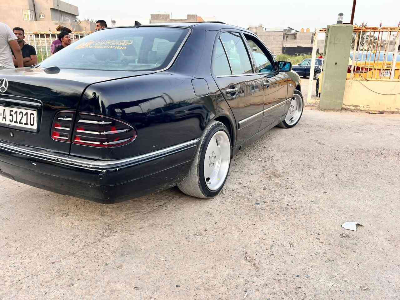 السلام عليكم
بيع مستعجل 

ام عيون 1997 

محرك V المرغوب 

رقم شمالي تحويل مباشر 

سياره حلوه بس يرادلها ترتيبات 

مكان السياره ديالى 

السعر 65 

***********
