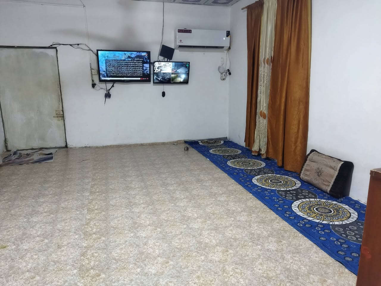 بيت زراعي كويتي في أبي الخصيب قرب فلكه التجنيد يبعد عن الشارع السياحي كيلو متر
عدد الغرف 3
مع صاله وديوانيه ومطبخ وحمام 
اضافه الى حديقه صغيره خلف البيت 
بيت مرتب ونظيف من كل النواحي 
السعر 25 مليون 

للاستفسار التواصل ع الواتس اب 

***********
