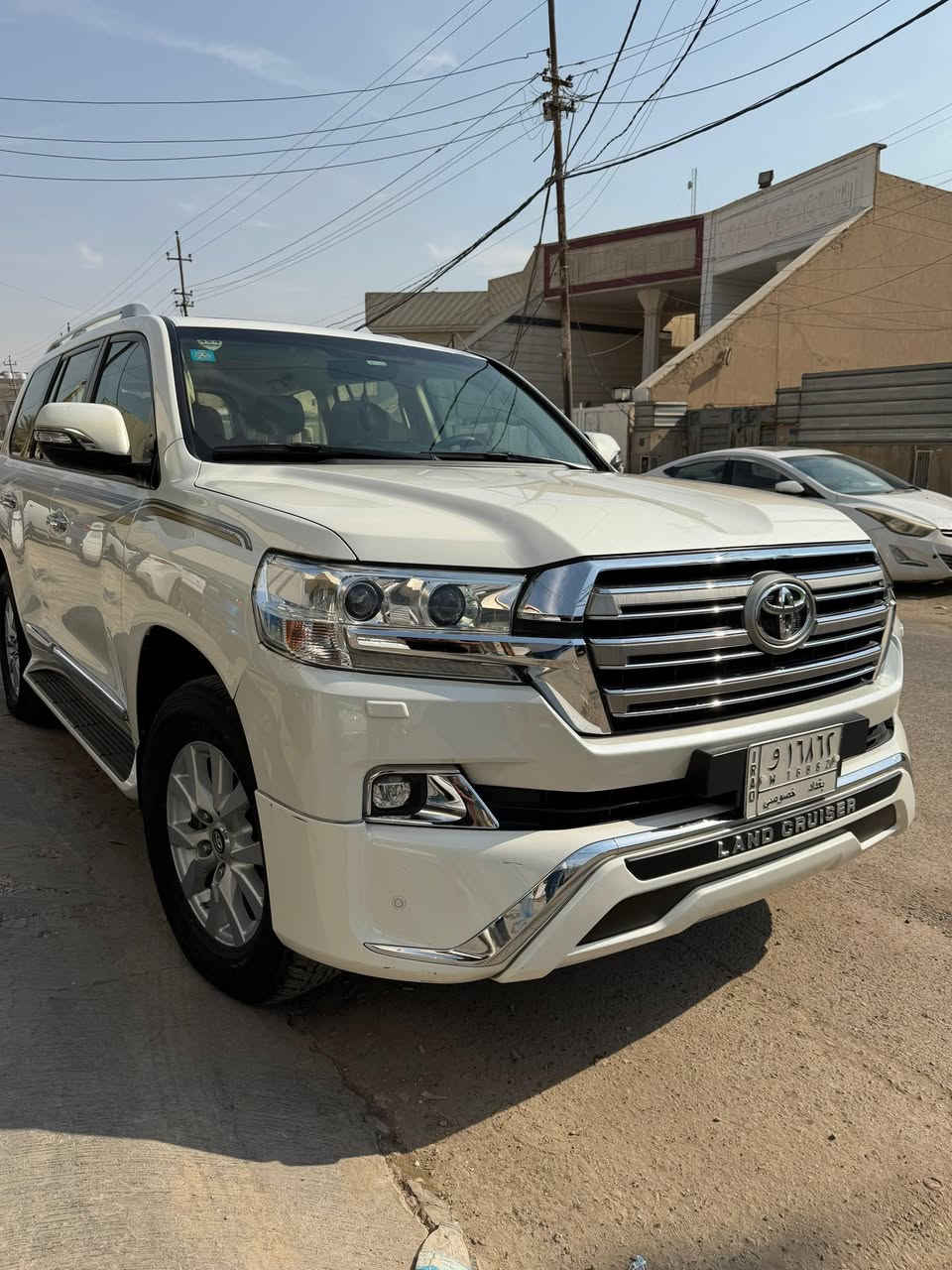 السلام عليكم للبيع تيوتا لاندكروز فطيم موديل 2017  Gxr محرك 6 سلندر 4000  السيارة بيها جاملغ خلفي تعديل وصبغ فقط جاملغ خلفي مواصفات السيارة معروفة فتحة بصمة كشنات كهرباء كامرة وحدة دبل ماوس السيارة ماشية 118 وعلى ايد وحدة من سنتهة وبسمنا مكان السيارة بغداد السعر المطلوب 46 الف وبيها مجال للاتصال ***********
