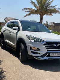 توسان2020 ماشيه82Km  مكفوله من الضرر والبارد فقط دعاميه صبغ  سونار مرف...