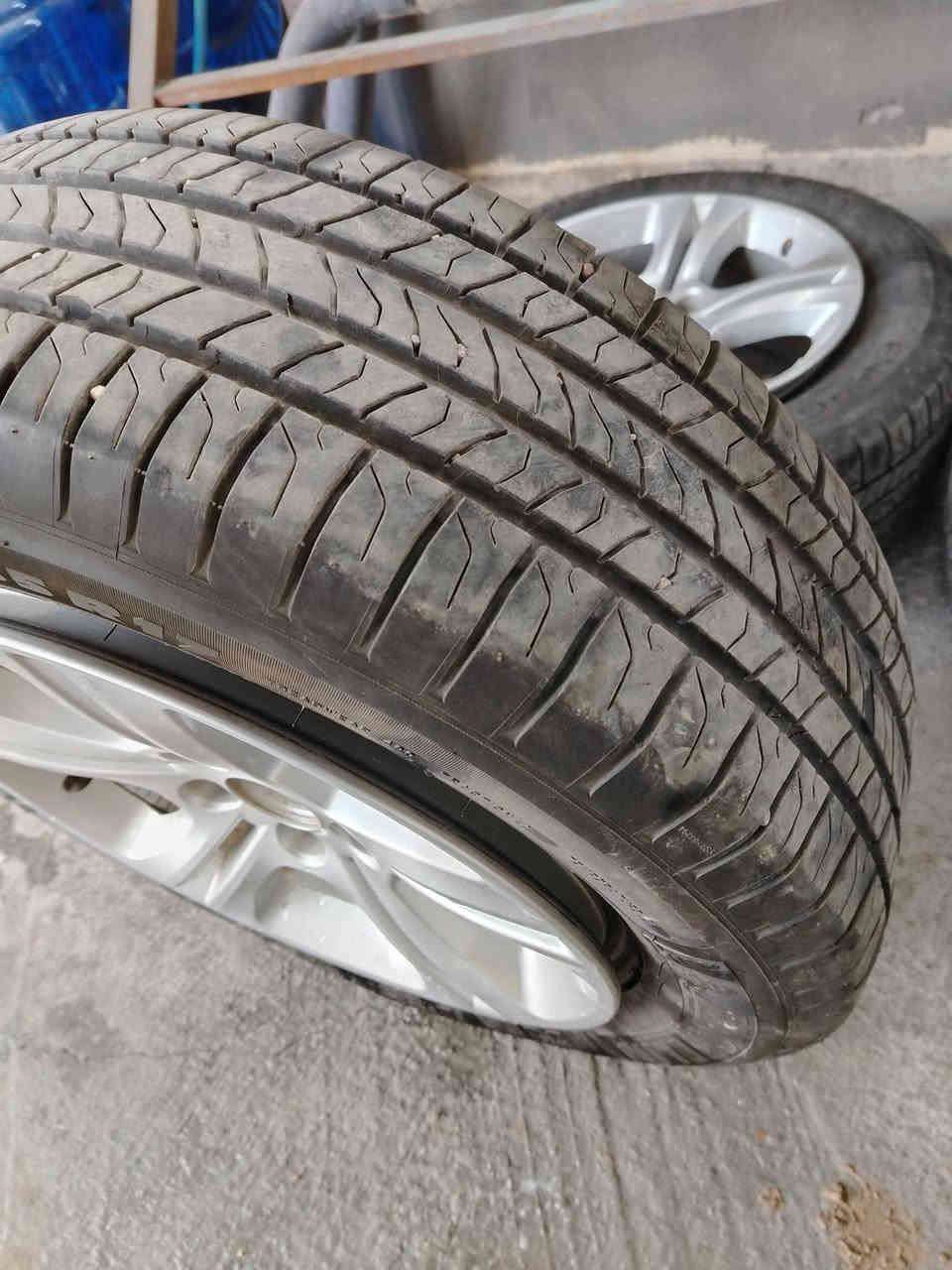 السلام عليكم
ويل + تخم تاير اصلي
مال جارجر موديل ٢٣
ويل حجم ١٧ فول نضافه
تخم تاير اصلي ( مشلن)
للبيع او مراوس بويل ٢٠
السعر 350 $ قفل
٣ ورقات أو نص قفل
المكان الفلوجه
للاستفسار ***********
