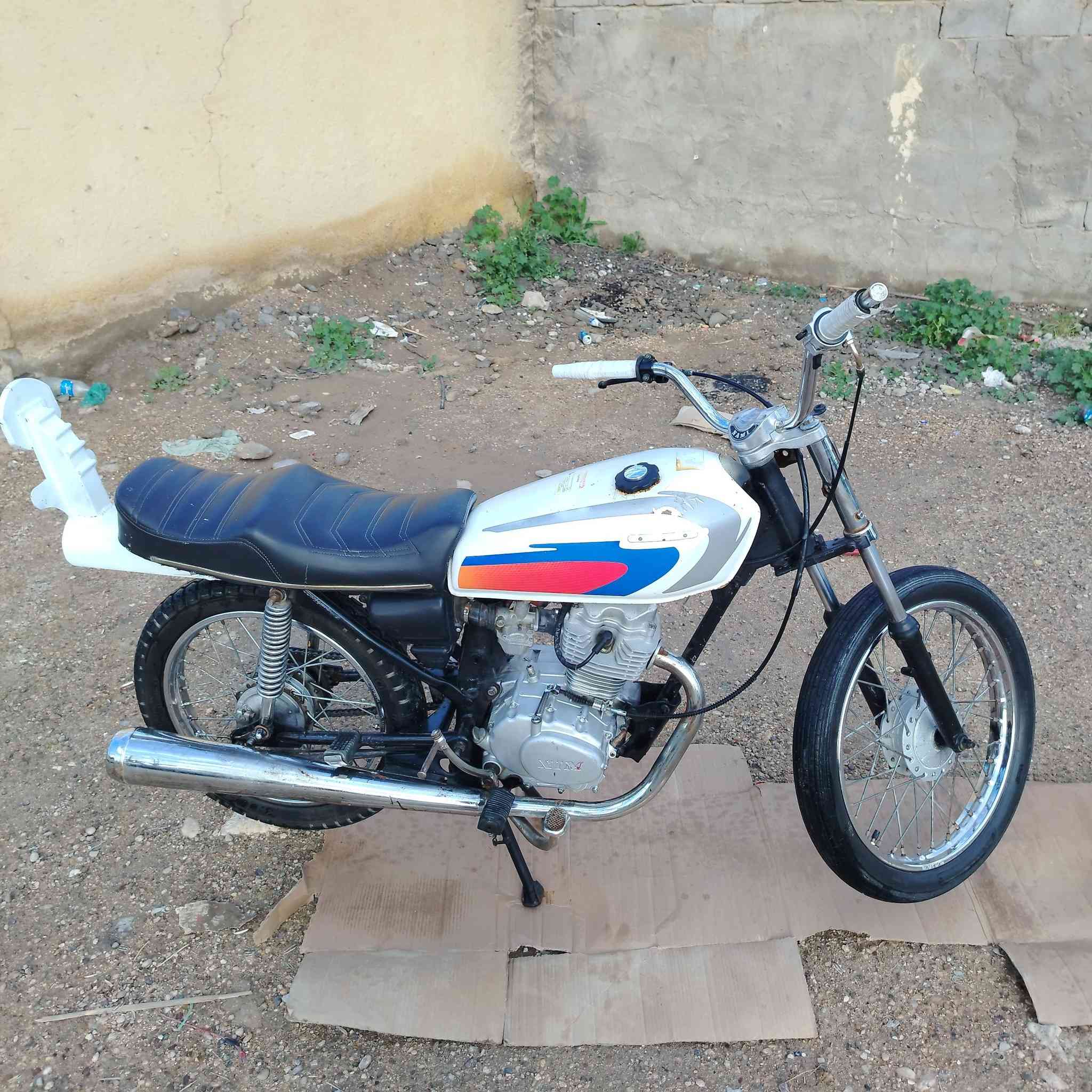 السلام عليكم دراجة للبيع كلك كلك دراجة نامه كلش حلوة ونضيفة السعر 225 وبيهه مجال قليل مكاني كوفة ناحية العباسية قرب مشروع الماء متواجد خاص وهذا رقمي   ***********
