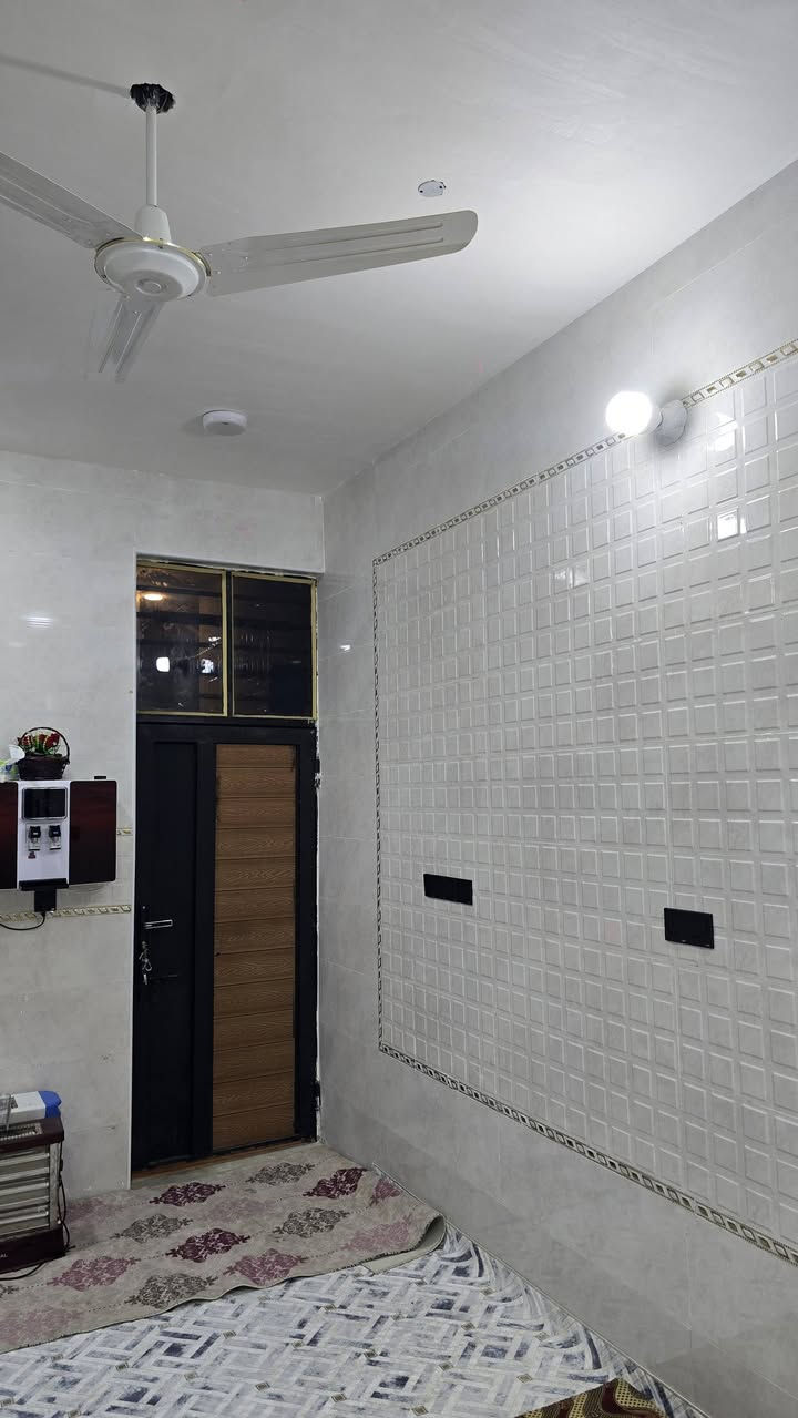 بيت للبيع مساحة 350  متر بناء جديد
مكان تقاطع السياحي قرب مطعم تاج محل الشارع السادة البو عاشور 
غرفة 5×4 سويت 
غرفة 5×4
موزع 6×3
صاله جلوس 9×4
استقبال 7×4
مطبخ بارد 5×3
مطبخ حار 1.75×5
 صحيات داخلية وخارجية 
وكراج +حديقة
الاستفسار على رقم 
***********
