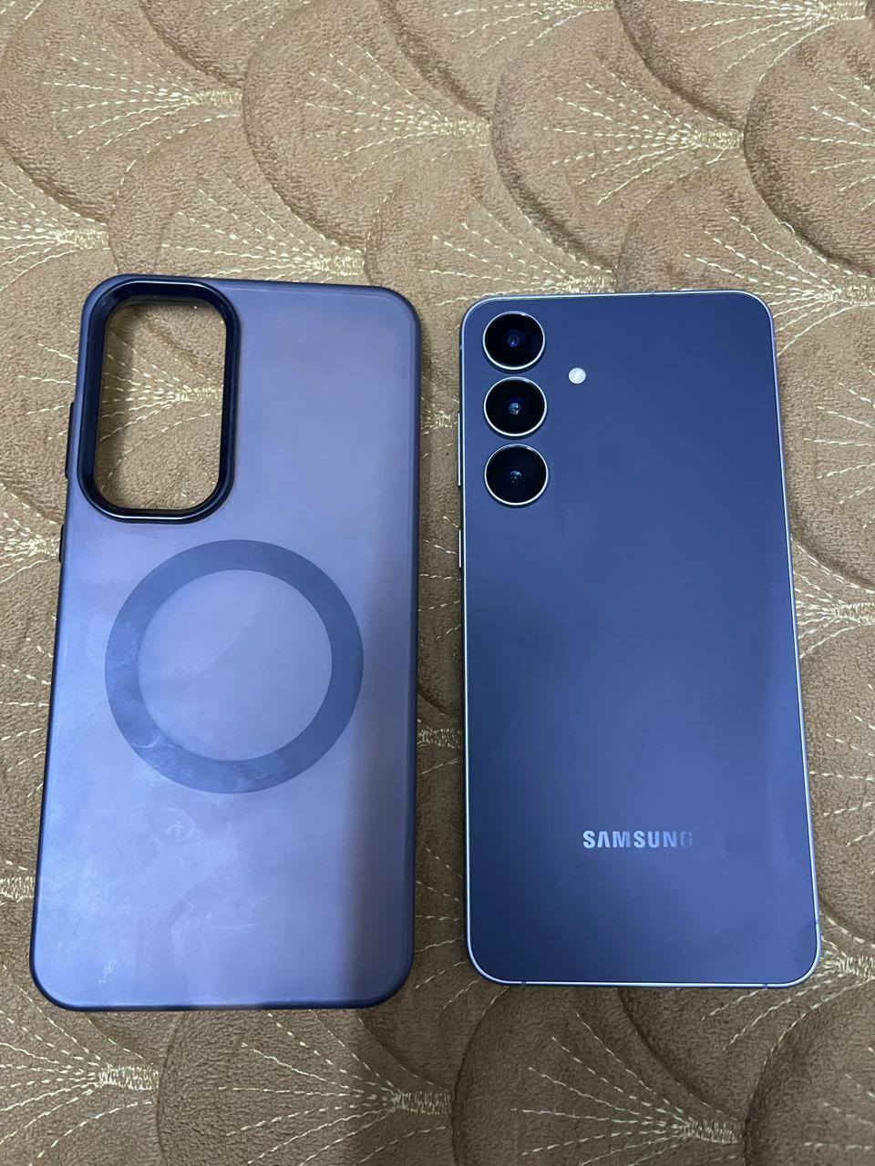 السلام عليكم S25fe استخدام قليل اخو الجديد السعر 650  ألف بغداد الأمين ***********
