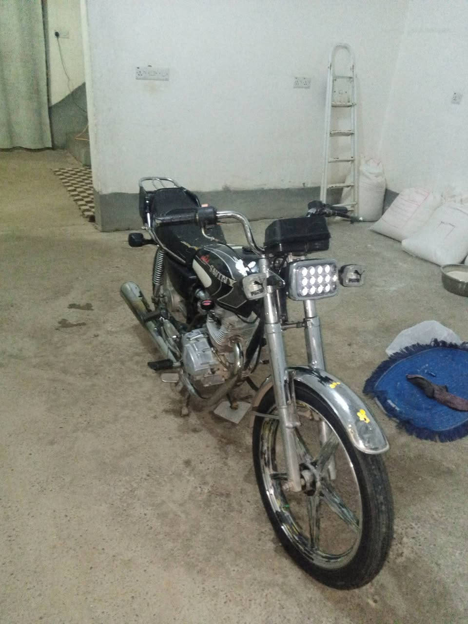 سلام عليكم 👋اخوان دراجه نضيفه مثل الي بل صوره الدراجه هندر واحد تشتغل ائ عيب مابيهه  السعر  225وبيهه مجال بصيط متواجد خاص وال موو شراي لا يراسل


**إذا كنت صاحب هذا الإعلان وتريد حذفه لأي سبب، رجاءا أرسل رسالة إلى الدعم الفني**