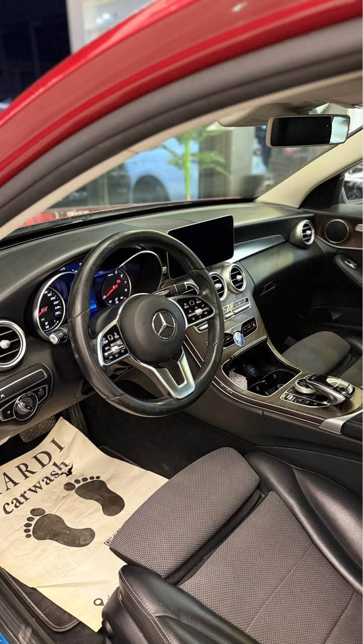 Mercedes C300 2019 Clean Title 
وارد الماني.  عدد مسافا 55.  فول موصفات. 
شاشا كبير دبل ماوس. 
فقط مكان واحد pdr  لي اي ستفسار انتصل ع رقم *********** أربيل, العراق

