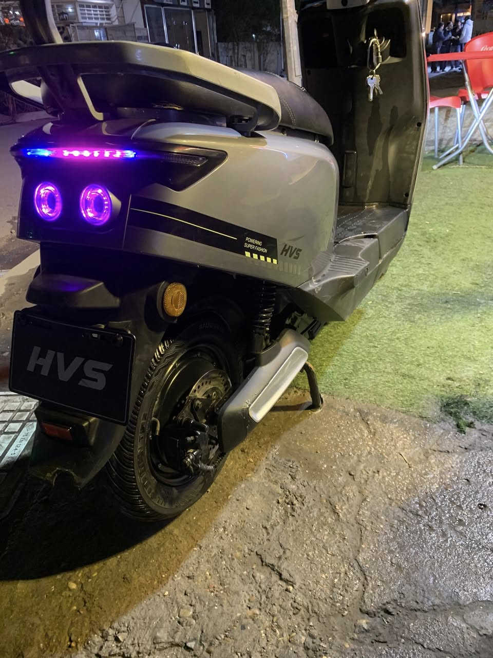 السلام عليكم اخوان دراجه شحن ٦ بطاريات مابيها كل نقص نظافتها شوفه عينك بصمه عن بعد بطارياتها نظيفه شحنها سريع ساعتين تفول السعر ٥٥٠ وبيها مجال مكاني شقق زيونه ***********
