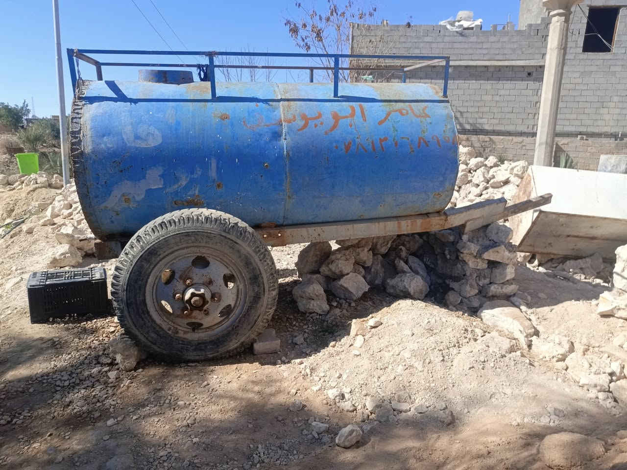 السلام عليكم خوان مقطوره مي ساحبها مكسور وبيها زروف قليله يرادلها تلاحيض السعر الف 500
التصال عل رقم  ***********
