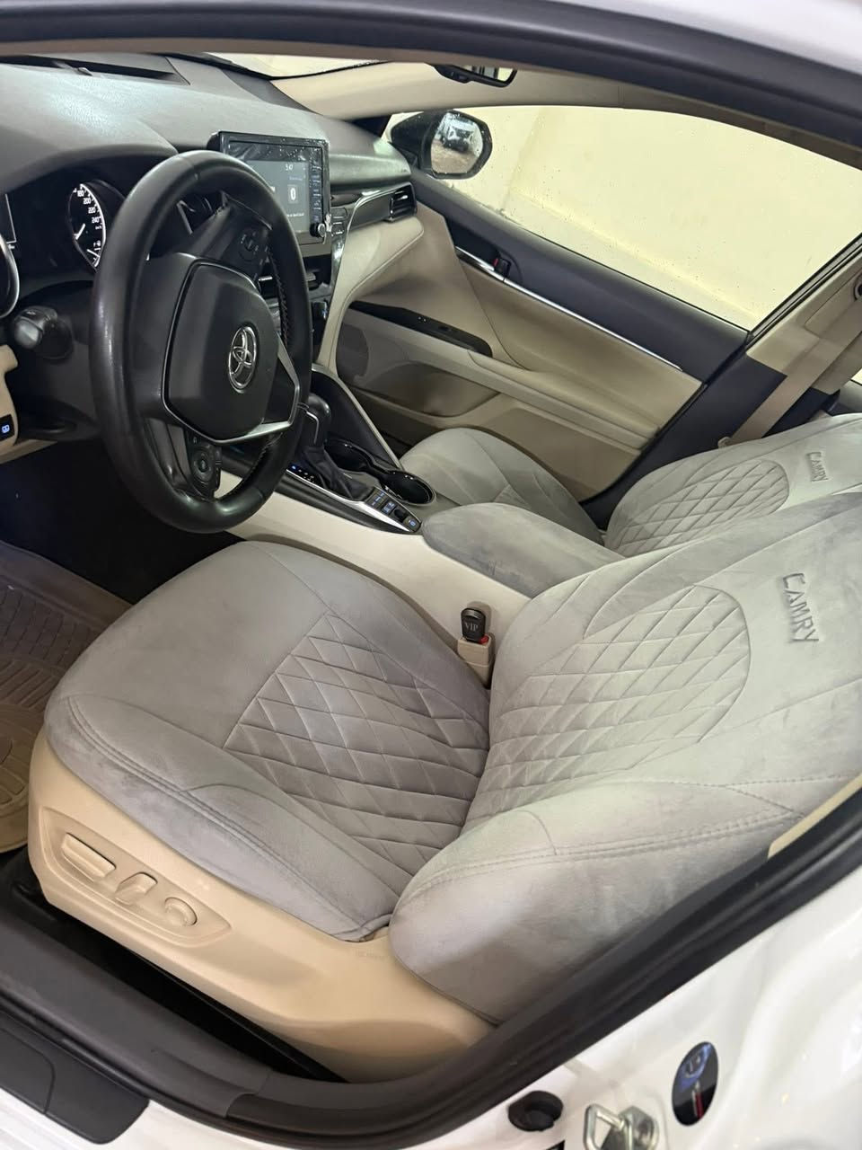 السلام عليكم
كامري هايبرد عبداللطيف موديل 24 

رقم بغداد

فول مواصفات 

بردة 

وبصمة 

كرسي كهرباء 

فتحة

كشنات مغلفة

وبقية المواصفات المعروفة

مكانها 

رمادي

للاستفسار / 

‭0782 651 8608‬

السعر 235 

ماشية 40 الف
