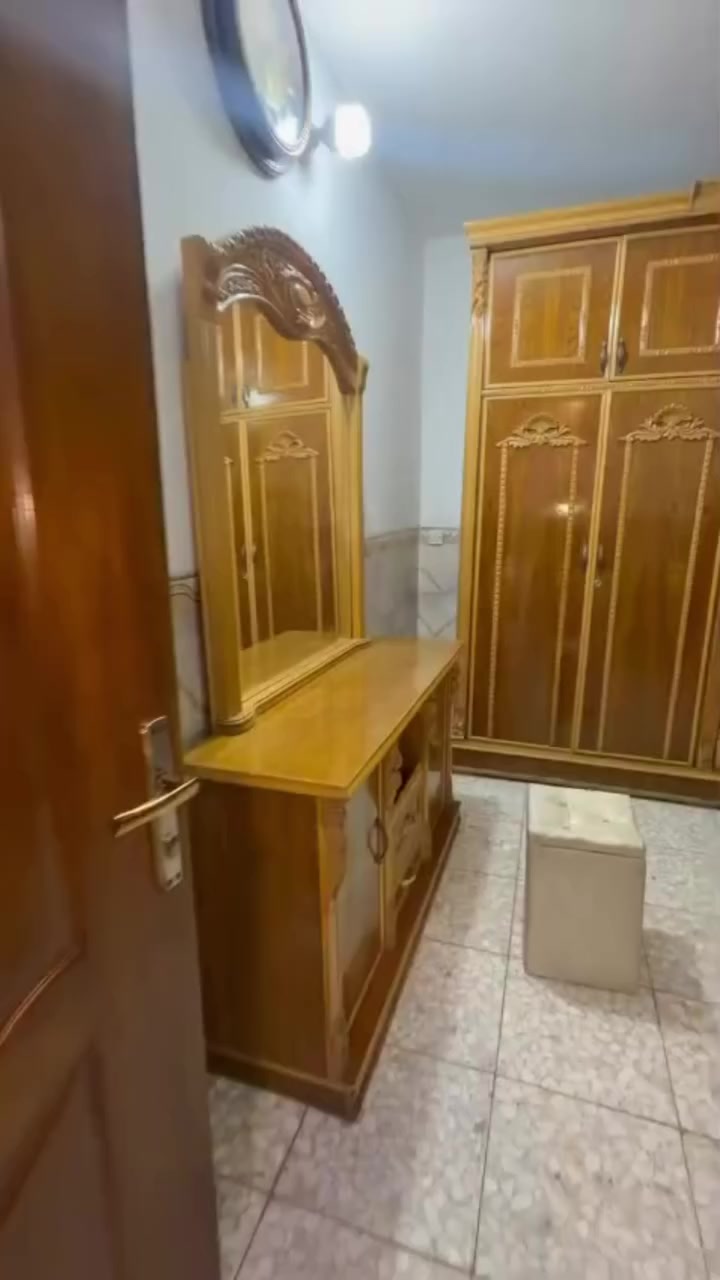 غرفه صاج عراقي نضيفه جدا سعر 1.600 بيها مجال مكان بغداد ***********
