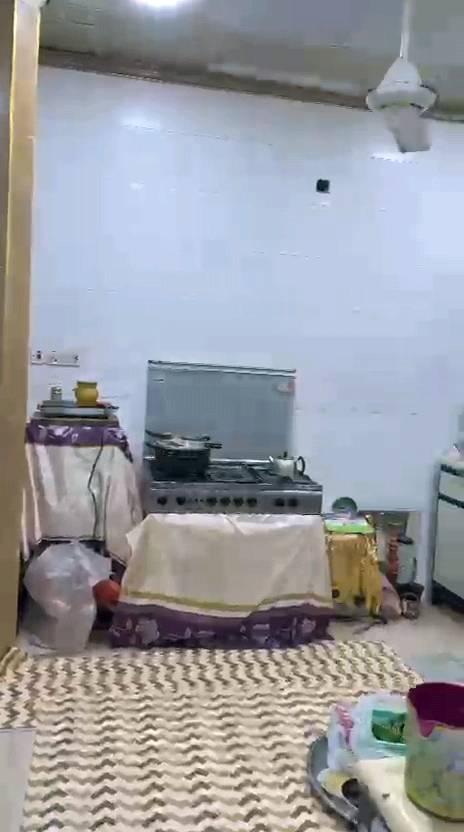 سلام عليكم بيت البيع 200متر واجهي10 نزال 20 5غرف نوم صحيات3 مطبخ حار +بارد طابقين بناء حديث العنوان تنومه صالحيه نزلت سيد حسين وكيل الكاع مالته طابو صرف زراعي بسمي بيت مانه ابن اجد بيت نضيف تجي شوف بعينك بيت مرتب باقي تفاصيل تجي شوف بعينك بي نزلتني على جسر يطالي وشارع صالحيه***********سعر 150بي مجال  اي تفصيل بعد راسلني وتساب هذه رقم وتساب بلاش لا ترسل عله صفحه ما توجد  بيه دامن 