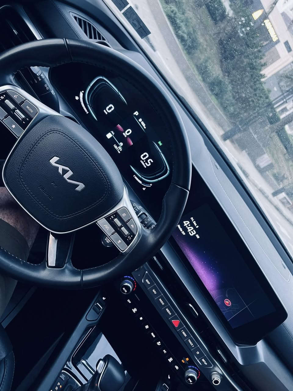 للبيع كيا تلورايد 2024
السيارة بحالة الوكالة ماشيه 6000 ميل زيرو
رقم اربيل
السعر 295 وبيها مجال بسيط 
للاستفسار : ***********
حادثهة قطعة واحدة فقط چاملغ وضربة خفيفة جداً 
وخشم البنيد راجع بارد 
تشغيل عن بعد
كشنات كهرباء 
٧ راكب
تحديد مسار 
تدفئة وتبريد كشنات
كشن جلد لون اسود
٥ وضعيات قيادة
اشاري بالمري 
فتحة سقف 
تحكمات ستيرن 
تحديد مسار ورادارات وحساسات
وبعد بيها مواصفات اكثر .... 
مكاني بغداد المنصور
