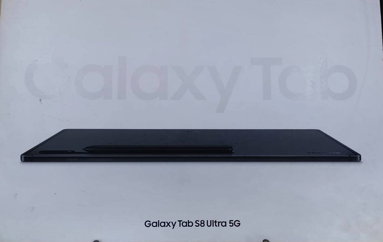 تابلت كلكسي S8 الترا
ذاكره 256
عشوائية 12
يدعم شريحة 
لون اسود
ملحقاته 
كارتون
شاحنة
قلم
ماوس
كبيبور
نظافة 100%
سعر 800 وبي مجال 
العنوان مكتب المها للموبايل 
المضيق مقابل جامع الخضروالياس 
***********
