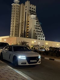 تشارجر SXT • ٢٠١٦ • شاشة وكاميرا