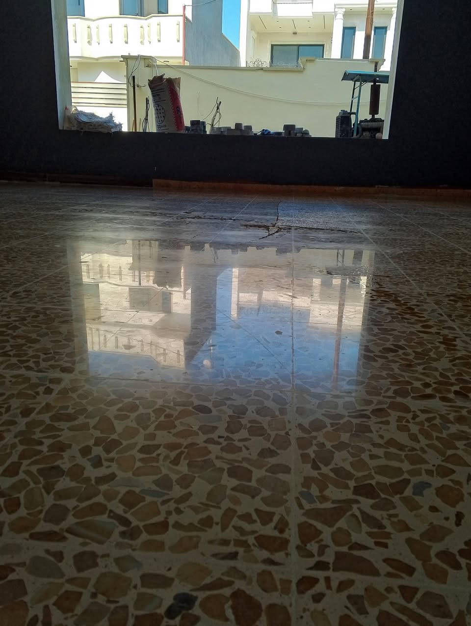 جلي و تنظيف و تلميع كافة أنواع الأرضيات كاشي مرمر مكان العمل موصل و أطرافه ( *********** ) ( *********** )
