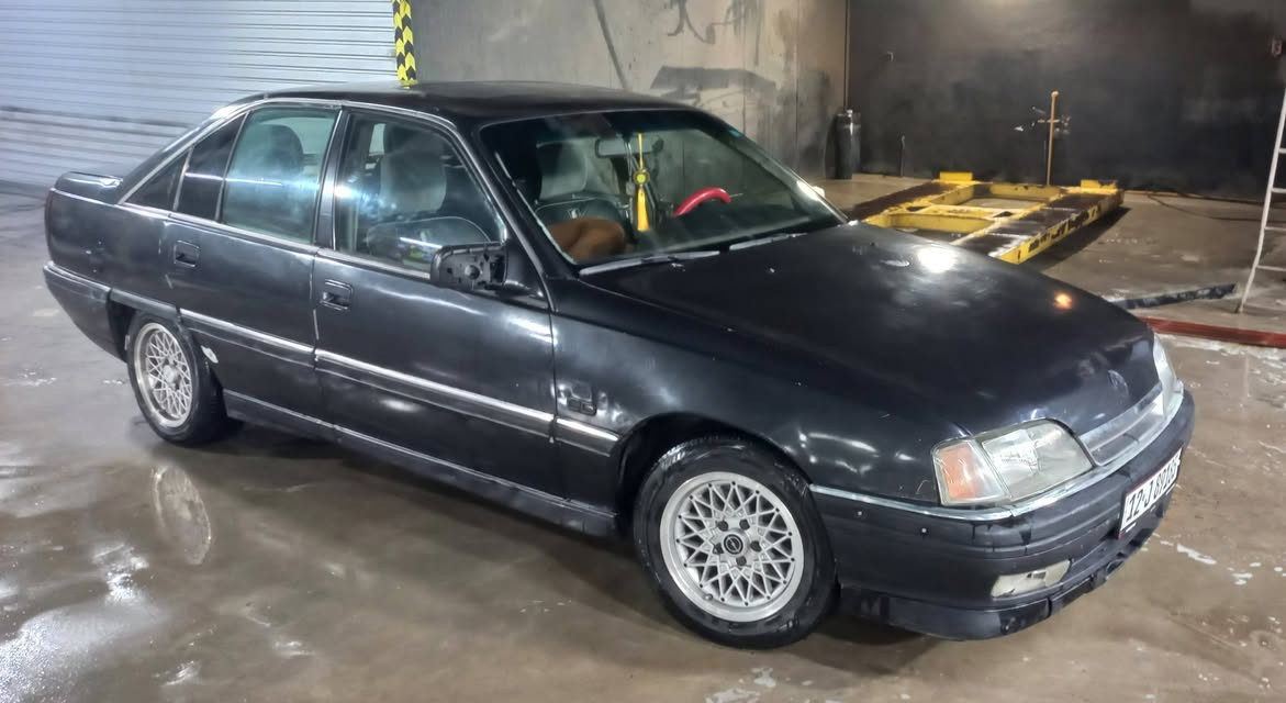 اوميكا موديل 1993 مكينا حجم 24 كير تومتيك مكينا شرط كير ماينمر تمشي نمره وحدا يعوز تبديل كير فقط  كهربايات كلها شغاله جامت الامامي كهرب  صدر ودريم شفت وطخم تايرات جديد السياره مصروف عليها مال جناي سنويه الى 2030  باسمي شرط التحويل  سياره يعوزها بس تبديل كيره وستر الله . . . . . . رجاء اقرا المنشور زين قبل ماتخابر السعر  23 وبيها مجال . . . ***********
