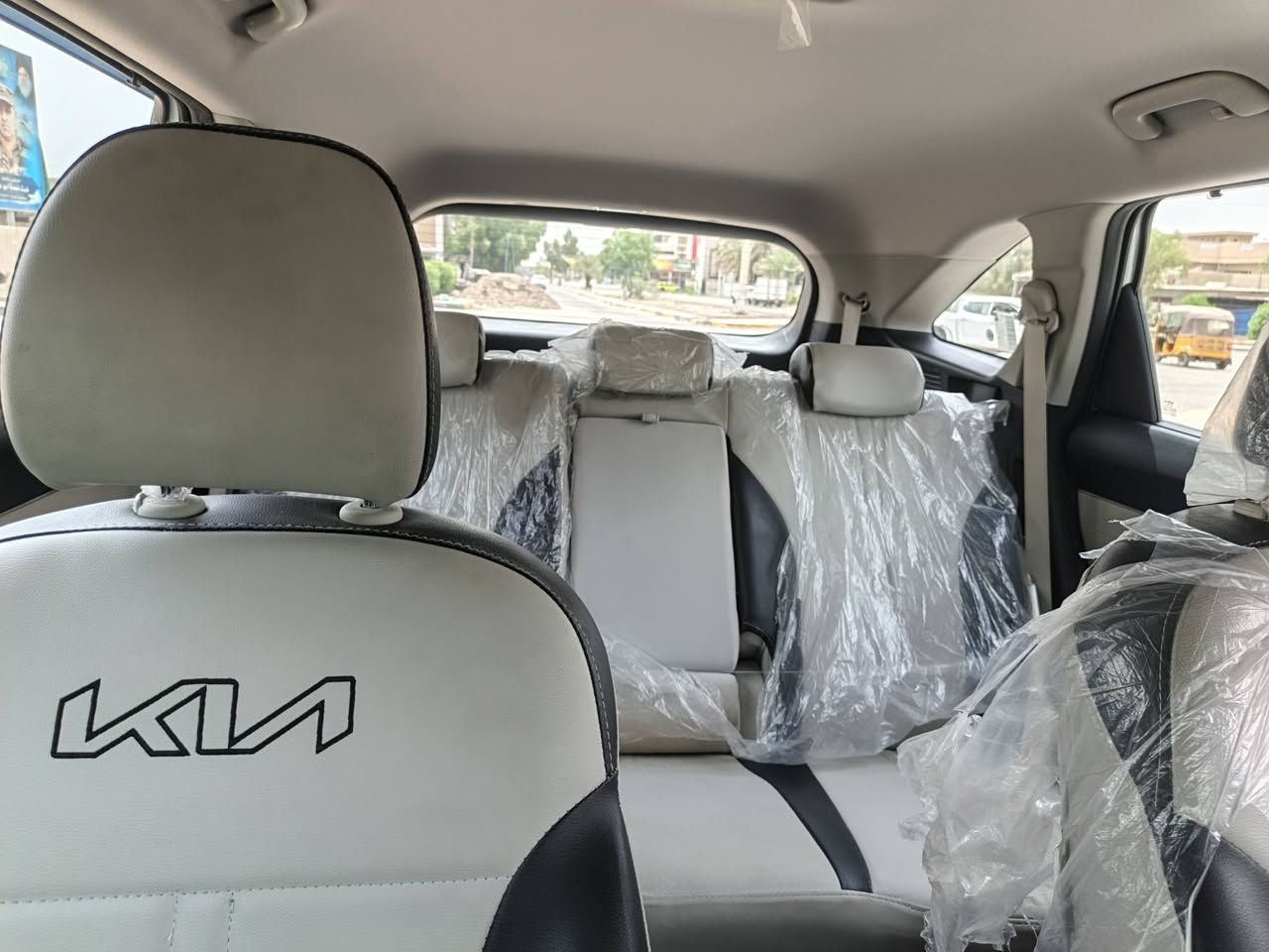 سورينتو موديل 2025 فول المواصفات
السيارة بحالة الوكالة
ممشى 10850 كم فقط
خليجي
مرقم بغداد باسم المالك
المحرك V6 سعة 3.5 لتر
ناقل حركة أوتوماتيك 8 سرعات

المواصفات:
أربع كاميرات 360 درجة
داتا شو
رادار خلفي
تشغيل بصمة مع دخول ذكي
تشغيل عن بعد
فتح صندوق كهربائي
نفيكيتر
حساسات أمامية وخلفية
لايت زينون مع LED
كشافات
بك لايت LED
مرايا كهرباء قابلة للطي مع إشارات
ويلات قياس 20
إطارات 255/50R20
4 دسك
ماسحة خلفية
الأمان:
وسائد هوائية
نظام ABS
نظام مانع الانزلاق
نظام نزول المنحدرات
أوتو بريك
أوتو هولد
الداخلية:
شاشة ديجيتال
شاشة تدعم Apple CarPlay
عرض الكاميرات في الشاشة
إنارة داخلية LED محيطية
مقاعد جلد لون أبيض
7 ركاب
مقاعد أمامية كهرباء

مكيف منفصل مع 3 مناطق تبريد
شاحن لاسلكي
بلوتوث ومنفذ Type C
أوامر صوتية
مثبت سرعة
شفتات على المقو
كير ماوس
هاند بريك كهربائي
حاملات أكواب
موقع السيارة: بغداد
 سعر 47مليون

رقم الهاتف: ***********
