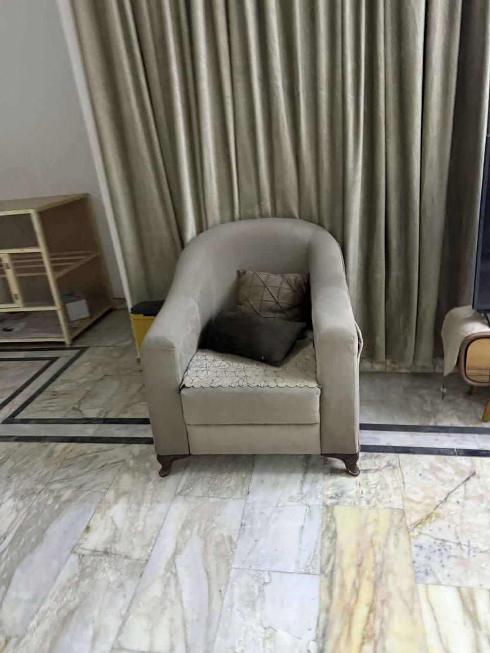 السلام عليكم بيع أغراض بيت كامله مع ثلاجه ومجمده عاموديه جديد بيع الغراض لغرض السفر مكاني الوزيريه لمعرفة الأسعار اوللاستفسار التواصل ع خاص غرفة النوم صور من المعرض لاكن عدي صور حقيقيه


**إذا كنت صاحب هذا الإعلان وتريد حذفه لأي سبب، رجاءا أرسل رسالة إلى الدعم الفني**