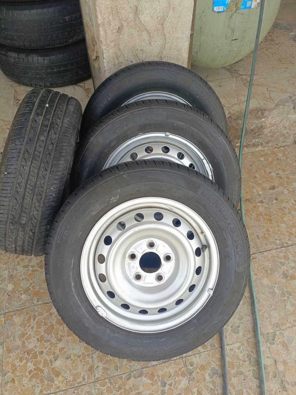 سلام عليكم
تخم ويل عادي + تخم تاير 195/65/15 
تايرات جدد نظافة 99% انتاج 25
*********** /رفاعي
