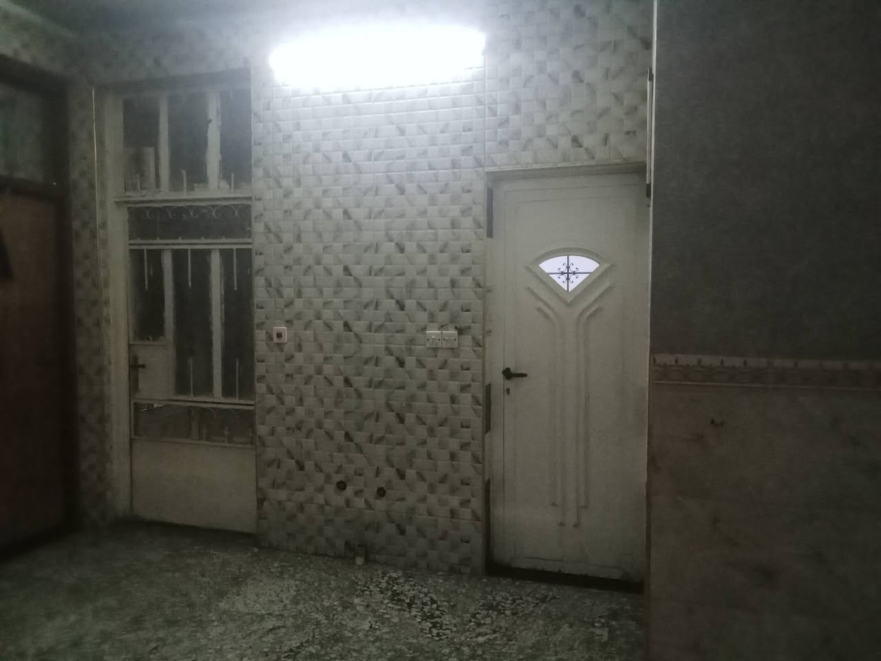 السلام عليكم دار البيع مساحة 144 طابو صرف موقع بغداد مدينة الصدر قطاع 25 قريبة على شارع الداخل
البيت متكون من طابقين ونص 7 غرف نوم 
الطابق الاول غرفة نوم وحدة مطبخ حار وبارد صالة طولهة 8 امتر درج دوار مطبك مرمر صحيات ستقبال معزول وكراج 
الطابق الثاني 4غرف نوم وحدة من  نضام سويت وصحيات معزولة درج دوار
الطابق الثالث 2 غرف نوم صالة صحيات  صطح شتايكر درج خارجي عدل السعر 350مليون تواصل على هذا الرقم ***********
السلام عليكم دار البيع مساحة 144 طابو صرف موقع بغداد مدينة الصدر قطاع 25 قريبة على شارع الداخل
