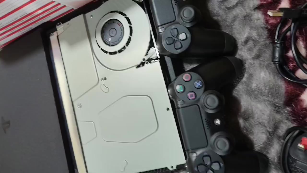 بلي 4 سلم مهكر استعمال ٣ ايام فقط جديد لوك ستيكر مع العاب كامل مكمل دبل جوستك اصلي هار خارجي مع يوبي اس اصلي جديد بكارتون مستعجل عليه توصيل متوفر ابيع شلع قلع بس شراي يجي واتساب لو يتصل فقط ***********
