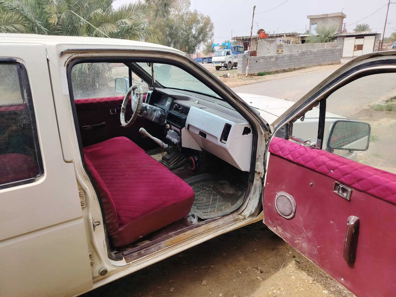 نيسان موديل 88رقم انكليزي صبغ عام دوشمه جديدة السعر ٤٥ وبيها مجال لرقم ***********
