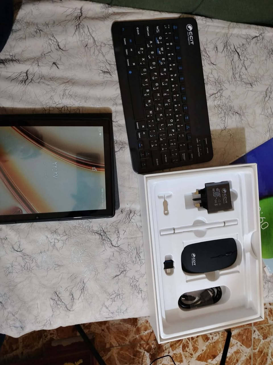 السلام عليكم 
تابلت s16 max 
ذاكرة 512 
عشوائية 8
بطارية 10000 
غراضة كاملة مواصفاتة حلوة يجي وياة كيبورد و قلم و موس تكدر تستخدمة للالعاب و البرامج او دراسة تابلت جديد غير مستخدم السعر 150 شامل التوصيل
للتواصل *********** موجود وتساب
