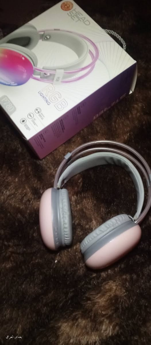 سلام عليكم سماعة راس جديدة للبيع
المواصفات 
إضاءة رجيب 
صوت نقي 
من دون تخير بل صوت 
مايك المكالمات 
شحن يطول الى 9ساعات 
مدى الاتصال البلوتوث يصل الى 50 متر 
العنوان الزعفرانيه للاستفسار ***********رقم واتساب مراسلة
