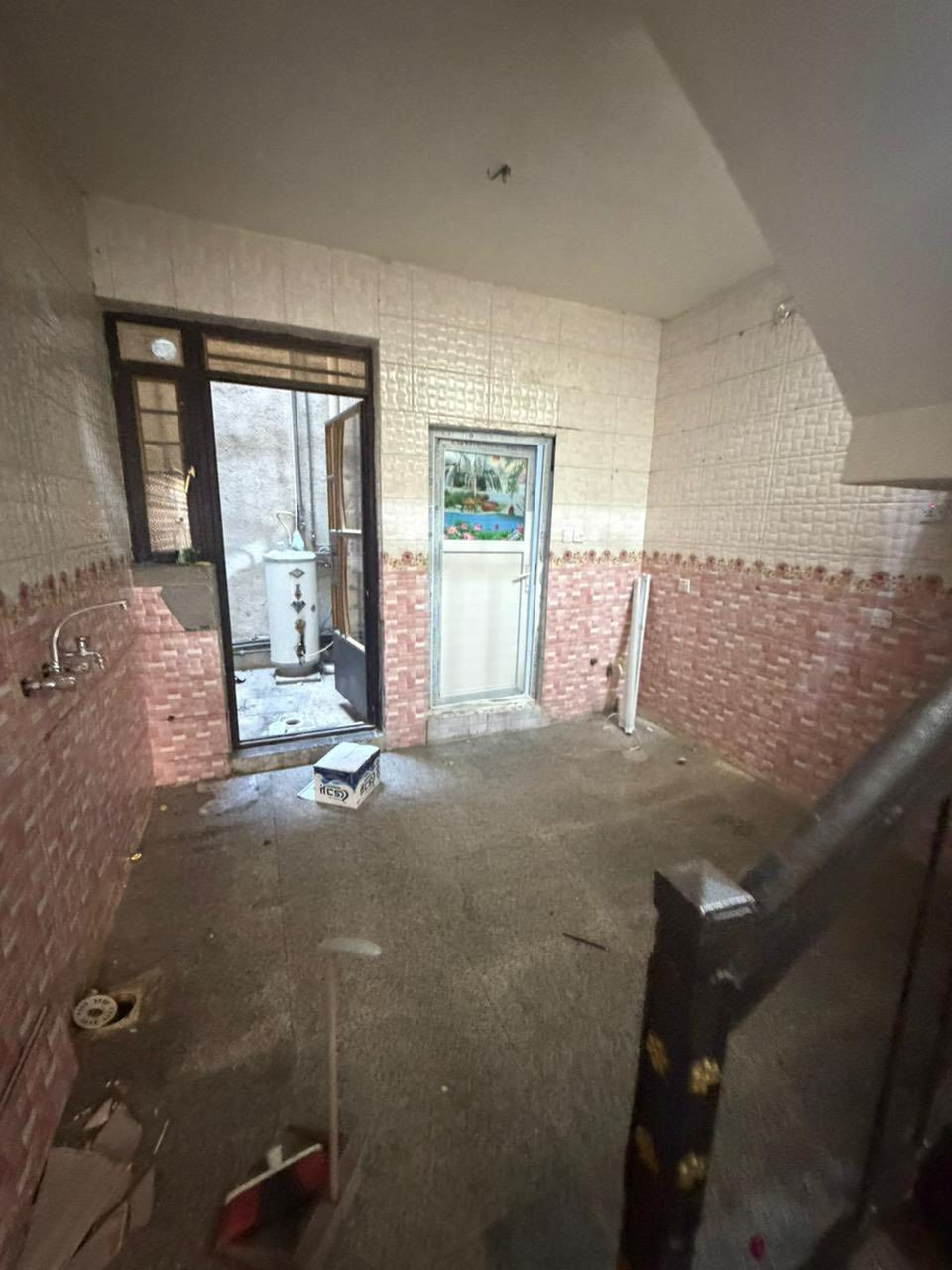 لليجار مشتمل ٥٠ متر سيديه مربع كهرباء يحتوي صاله مطبخ ٢ نوم وخدمات صحيه ايجاره ٦٥٠ الف 
***********
