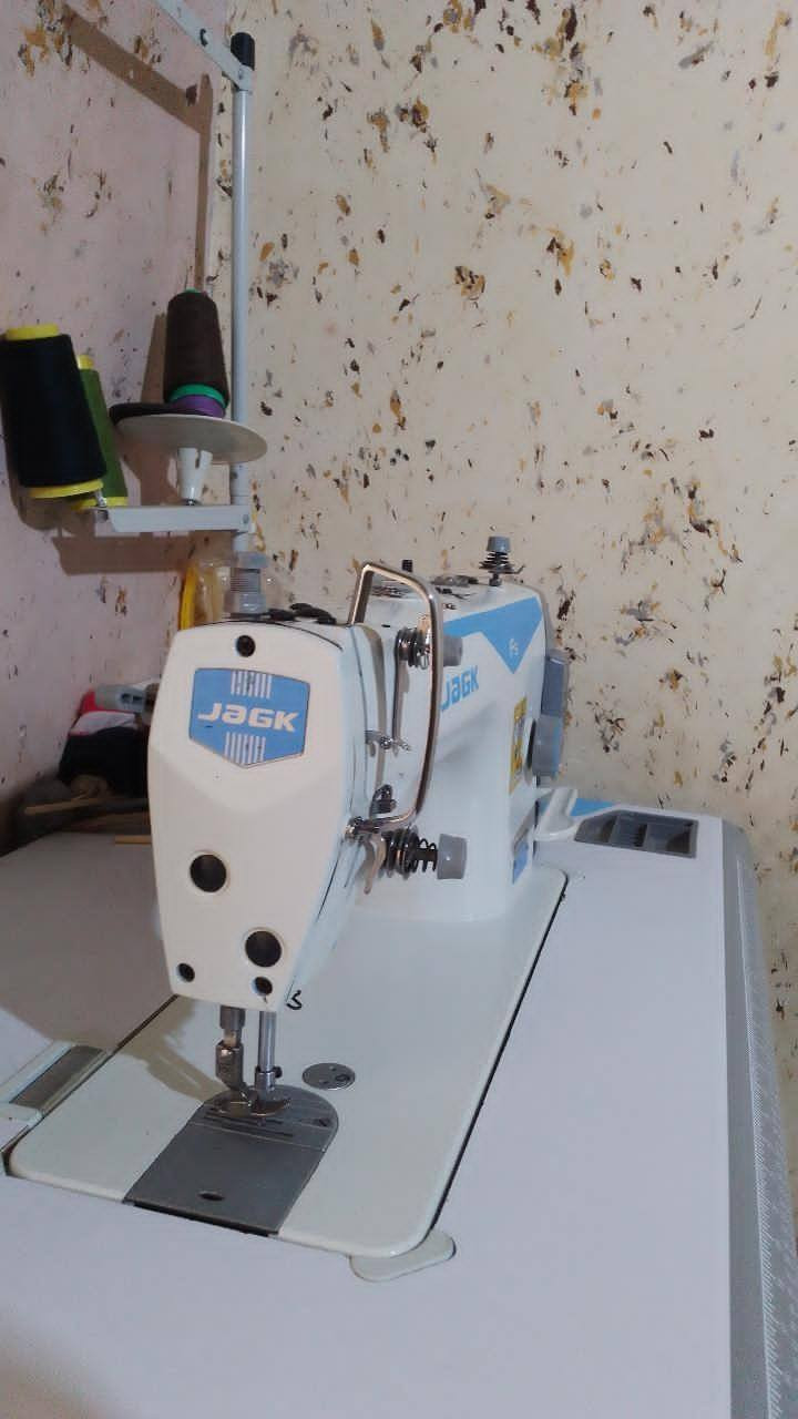 السلام عليكم مكينة خياطه درجه اولى ما مستخدمه للاستفسار اكثر الاتصال ع الرقم *********** يوجد توصيل لجميع المحافظات
