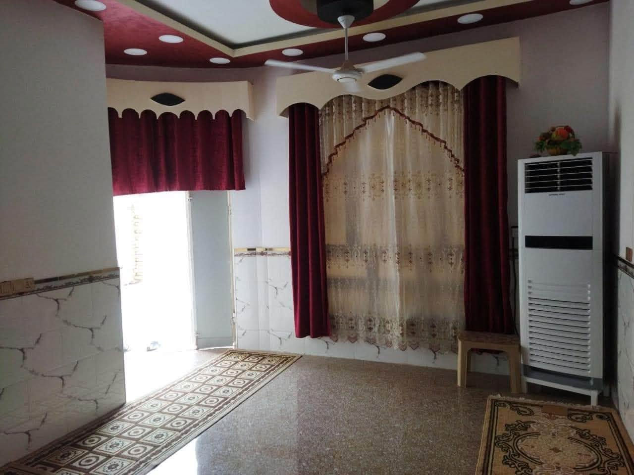 السلام عليكم بيت للبيع حي الحسين شارع سواق تاج لبنان لبيت طابوك كونكريت شغل راقي لبيت طابقين كامل مساحه 200متر ‭***********‬
