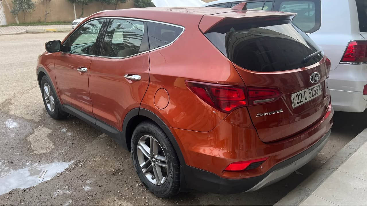 سنتافي رقم اربيل 
موديل ٢٠١٧
السونار مرفق بالمنشور 
بيها خمس قطع صبغ مو كلهن صبغ بيهن بس كلير 
حجم المكينة ٢٤٠٠ GDI
السعر ١٤٧ ورقة 
للاتصال *********** بعقوبة, ديالى
